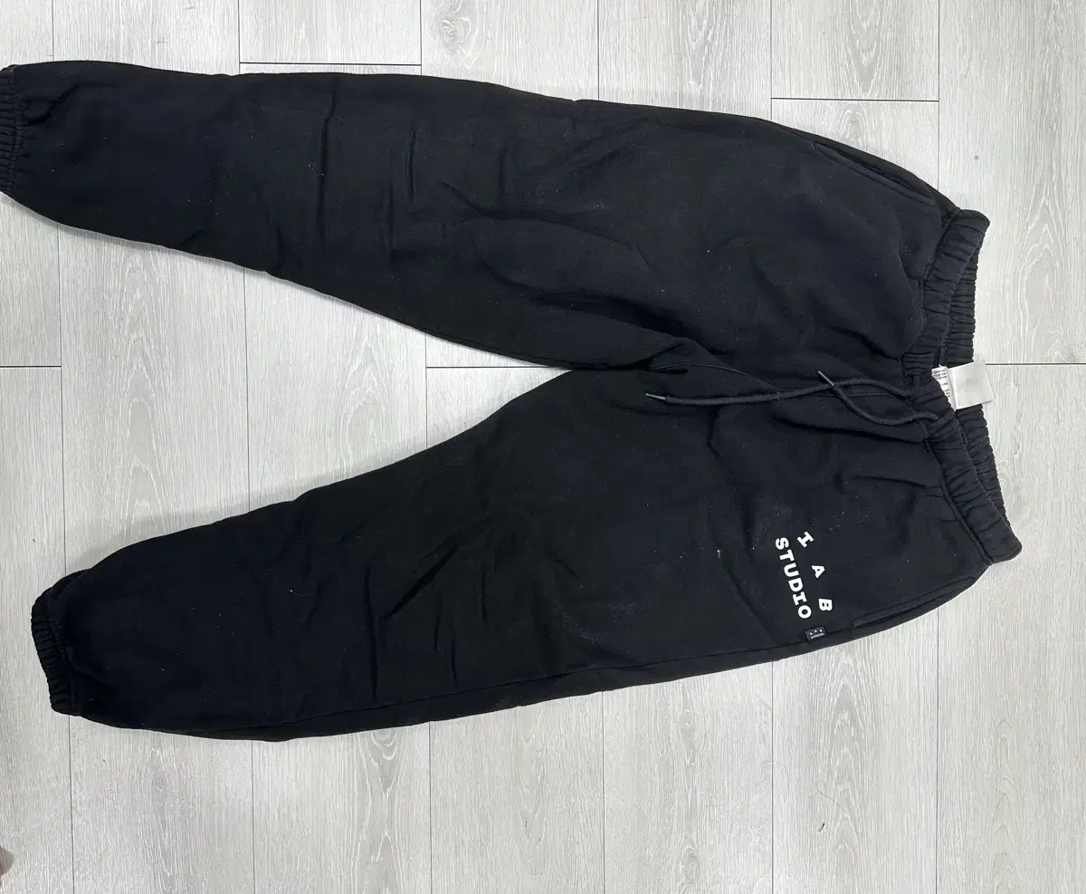 Iab studio sweat pants 아이앱 스튜디오 스웻팬츠